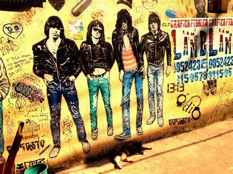  Blitzkrieg Bop Enerjik Gitar Riffleriyle Dolu ve Yüksek Tempoda Bir Punk Rock Klasik